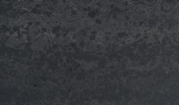 Blat kuchenny z konglomeratu Silestone Raw D, wykonany na wymiar, kolor czarny – Suede